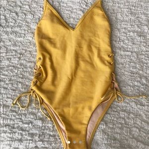 YELLOW SIDE TIE SWIMMY